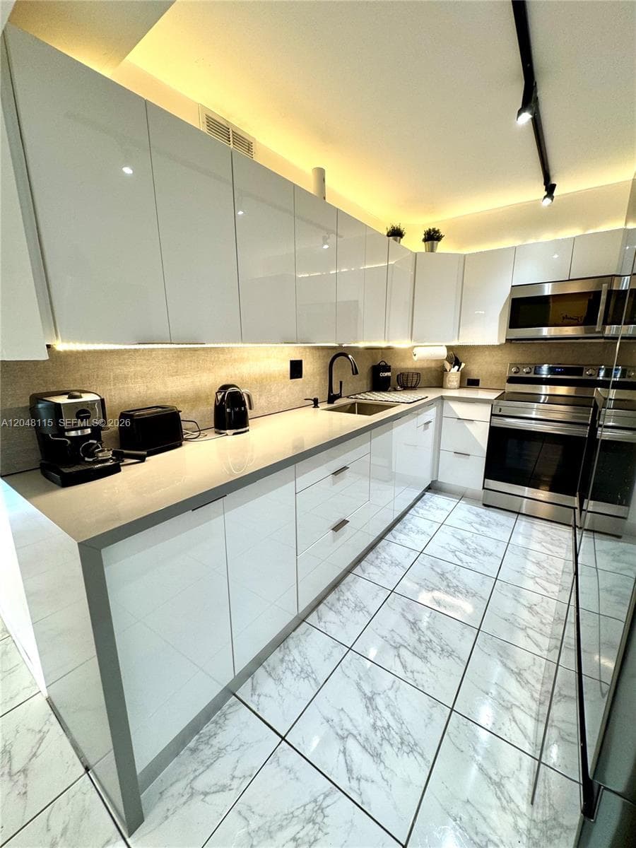 Arlen House · #1603 in Sunny Isles Beach - Photo 11