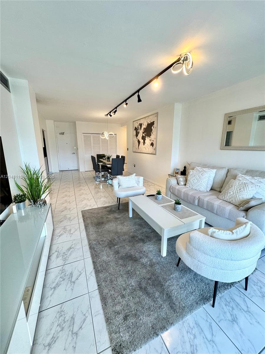 Arlen House · #1603 in Sunny Isles Beach - Photo 3