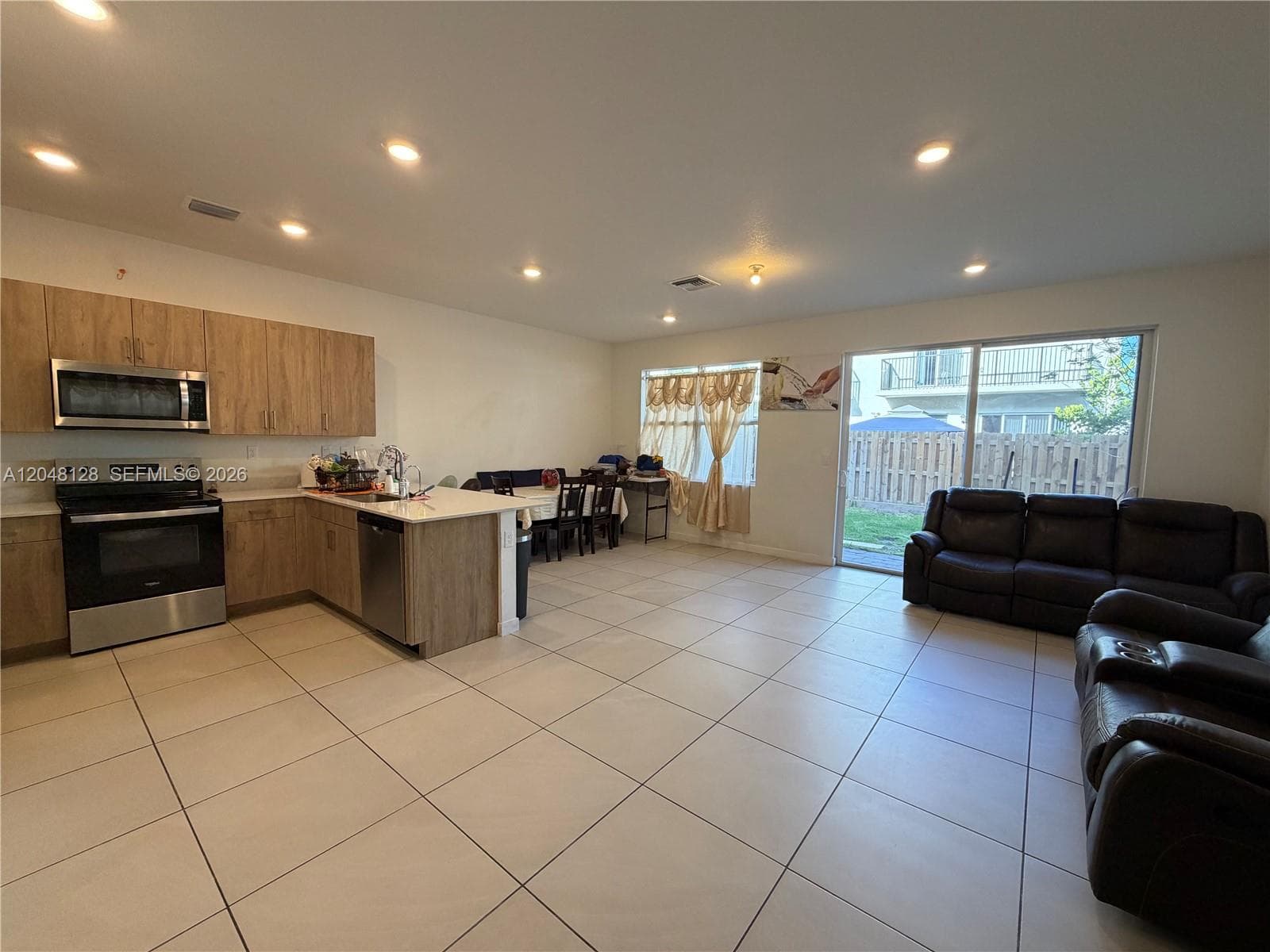 159 NE 13th Ter photo 2