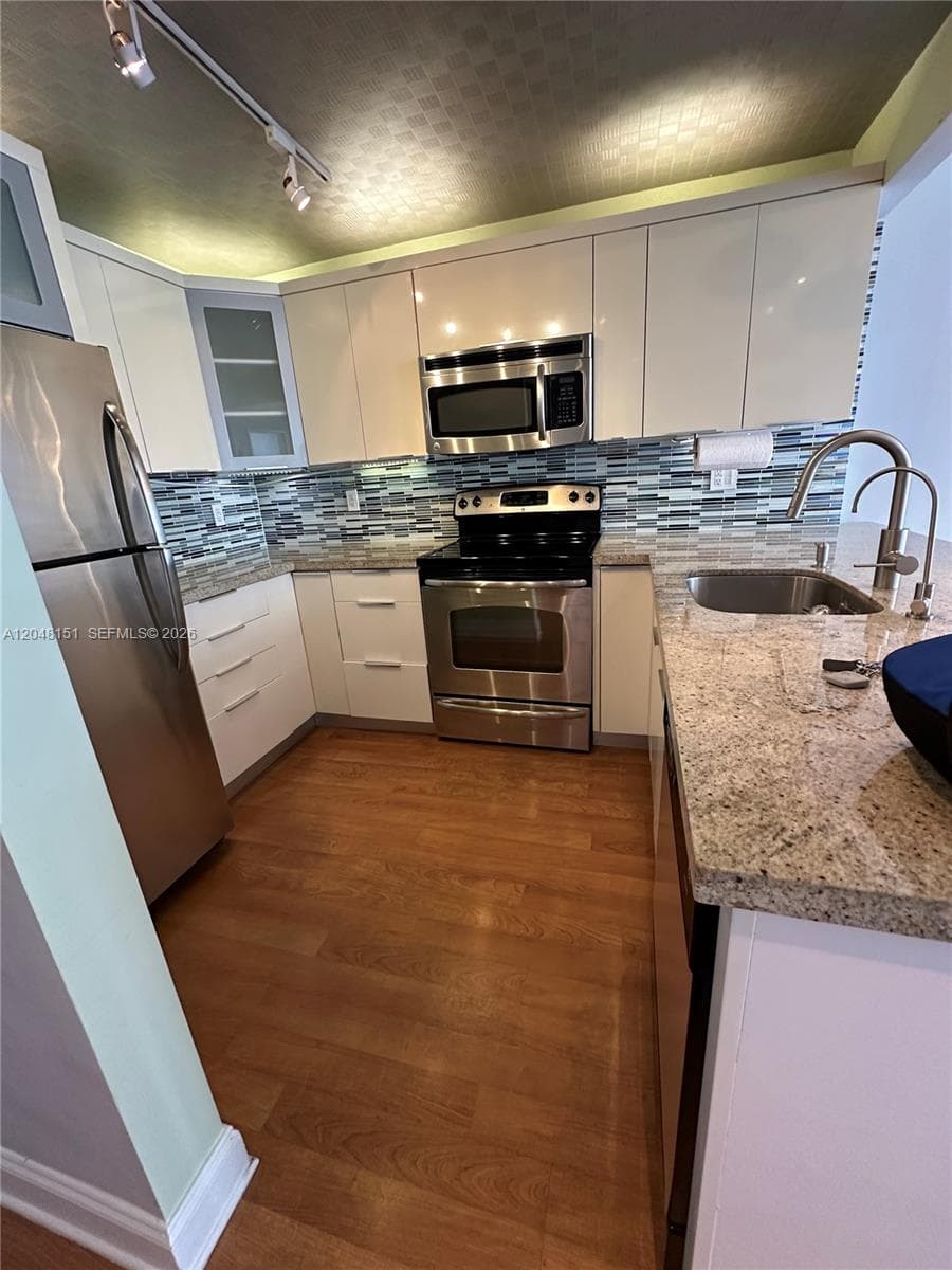 BAYVIEW TERR CONDO · #1104 in Miami Beach - Photo 4