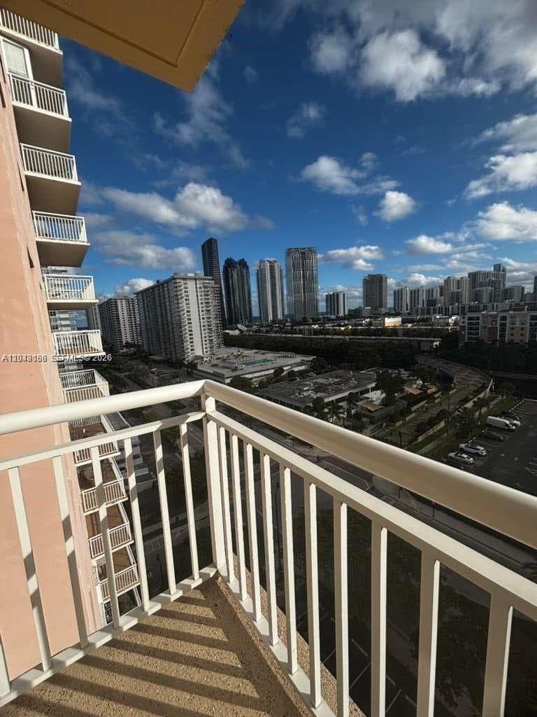 Winston Tower 200 · #1215 in Sunny Isles Beach - Photo 5