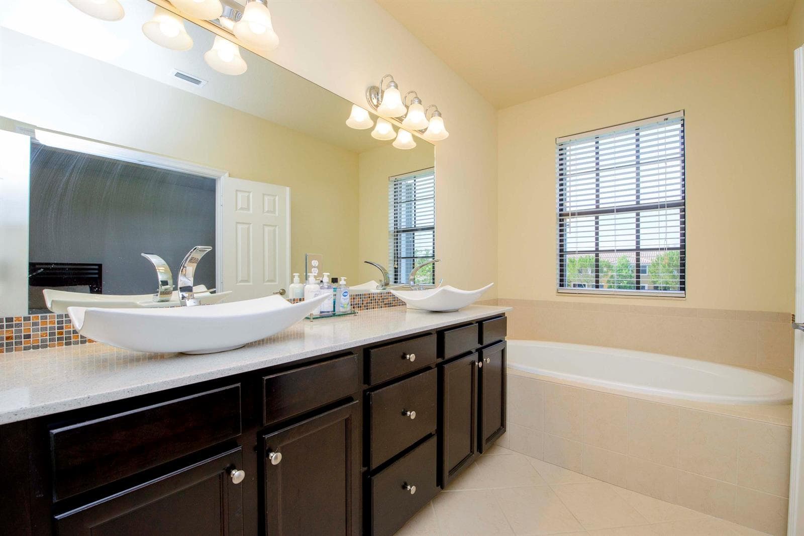 09- Master bathroom (2)