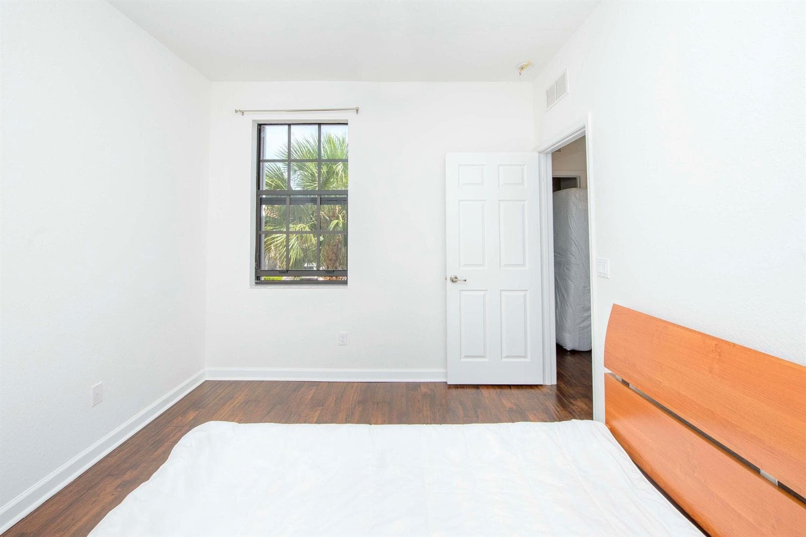 13- 2nd Bedroom (4)