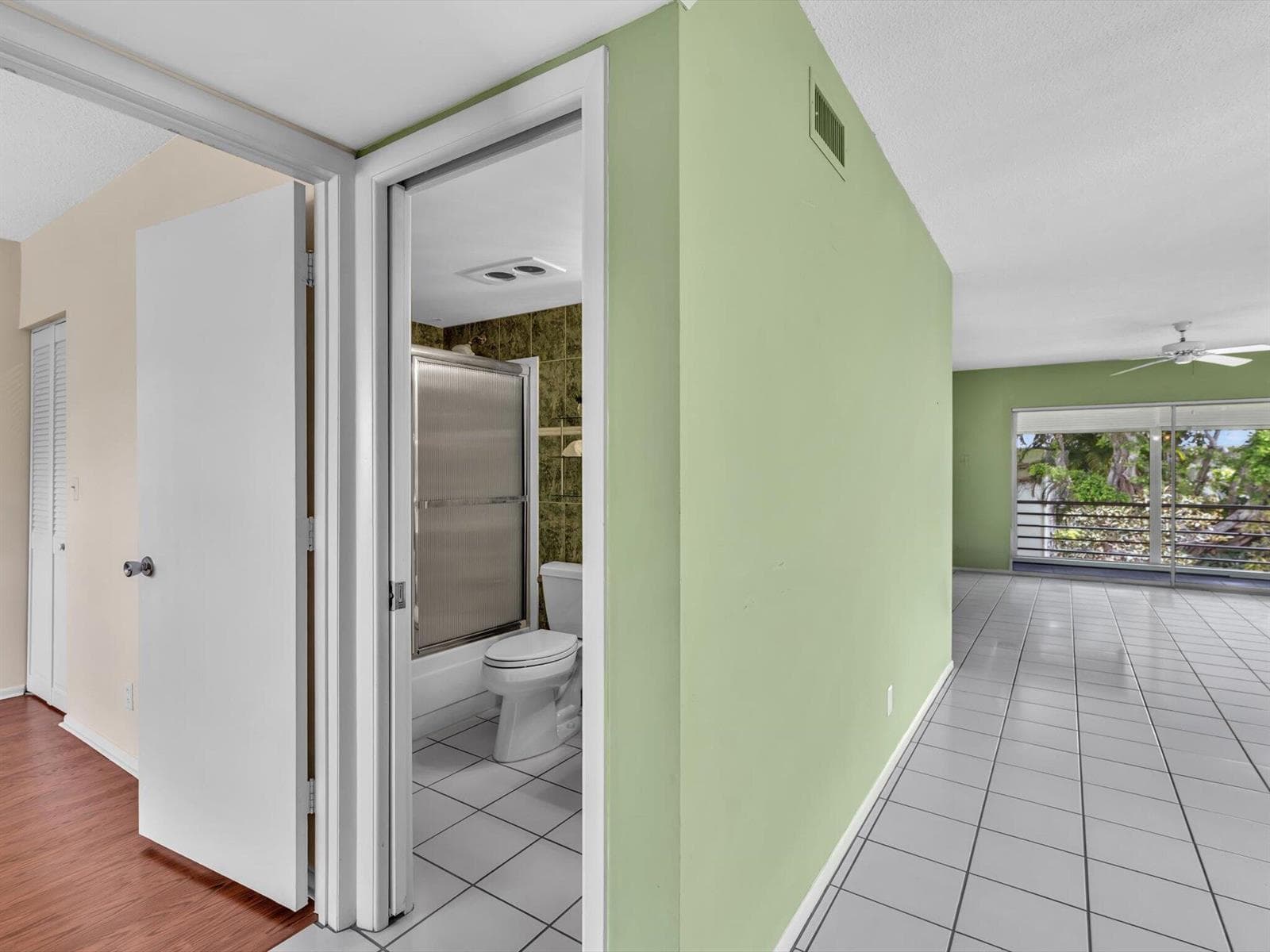 Entrance to Guest Bed/Bath