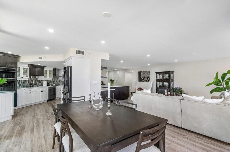 OPEN CONCEPT DINING