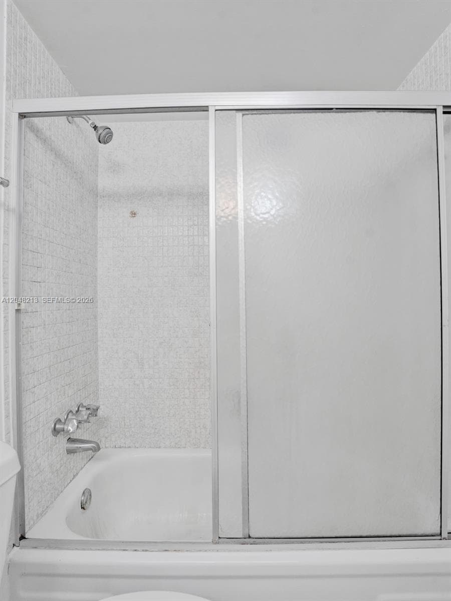 Desoto · #218 in Hallandale Beach - Photo 17