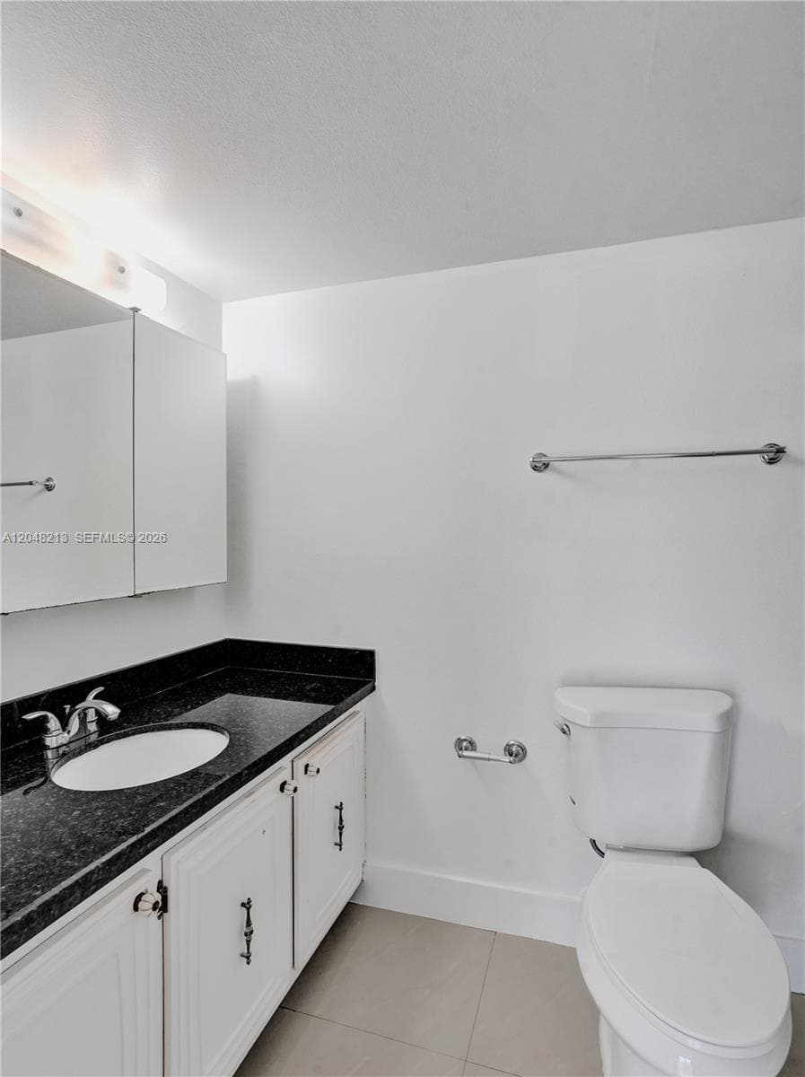 Desoto · #218 in Hallandale Beach - Photo 16