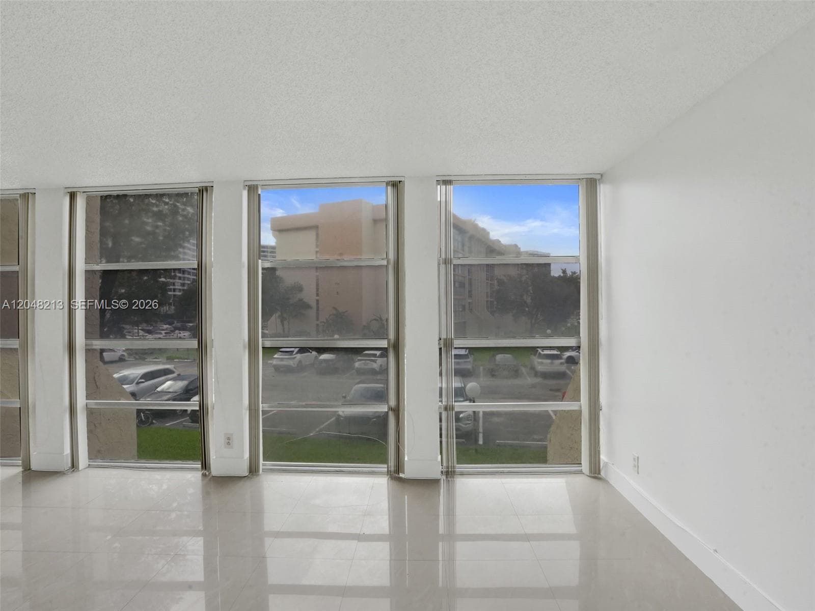 Desoto · #218 in Hallandale Beach - Photo 9