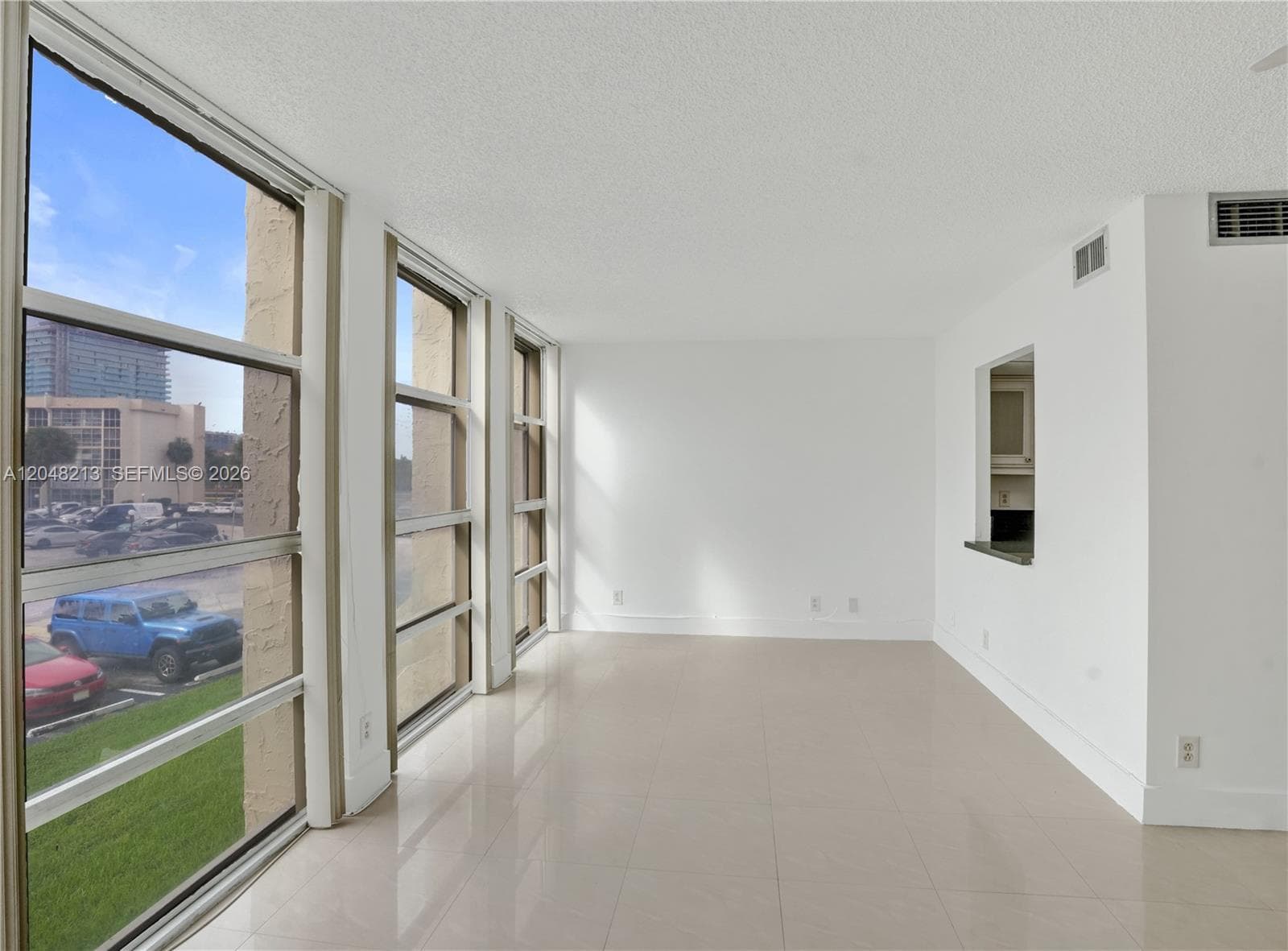 Desoto · #218 in Hallandale Beach - Photo 8