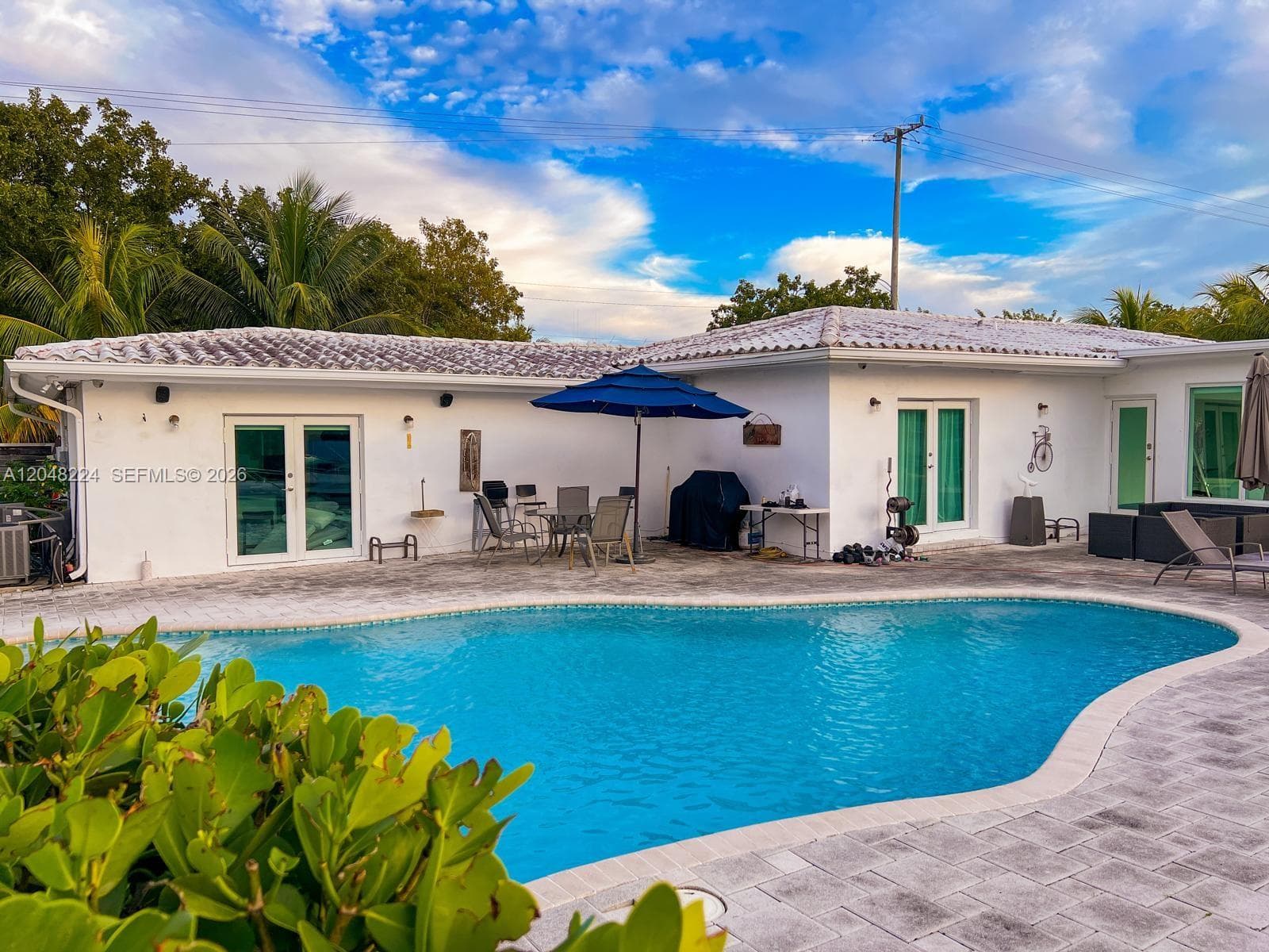 12388 N Bayshore Dr photo 2
