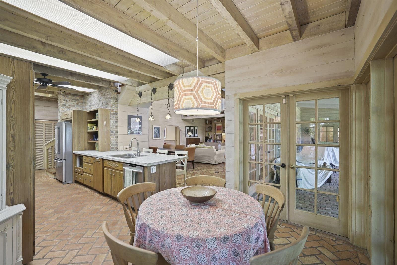 Breadfast Bar/Dining