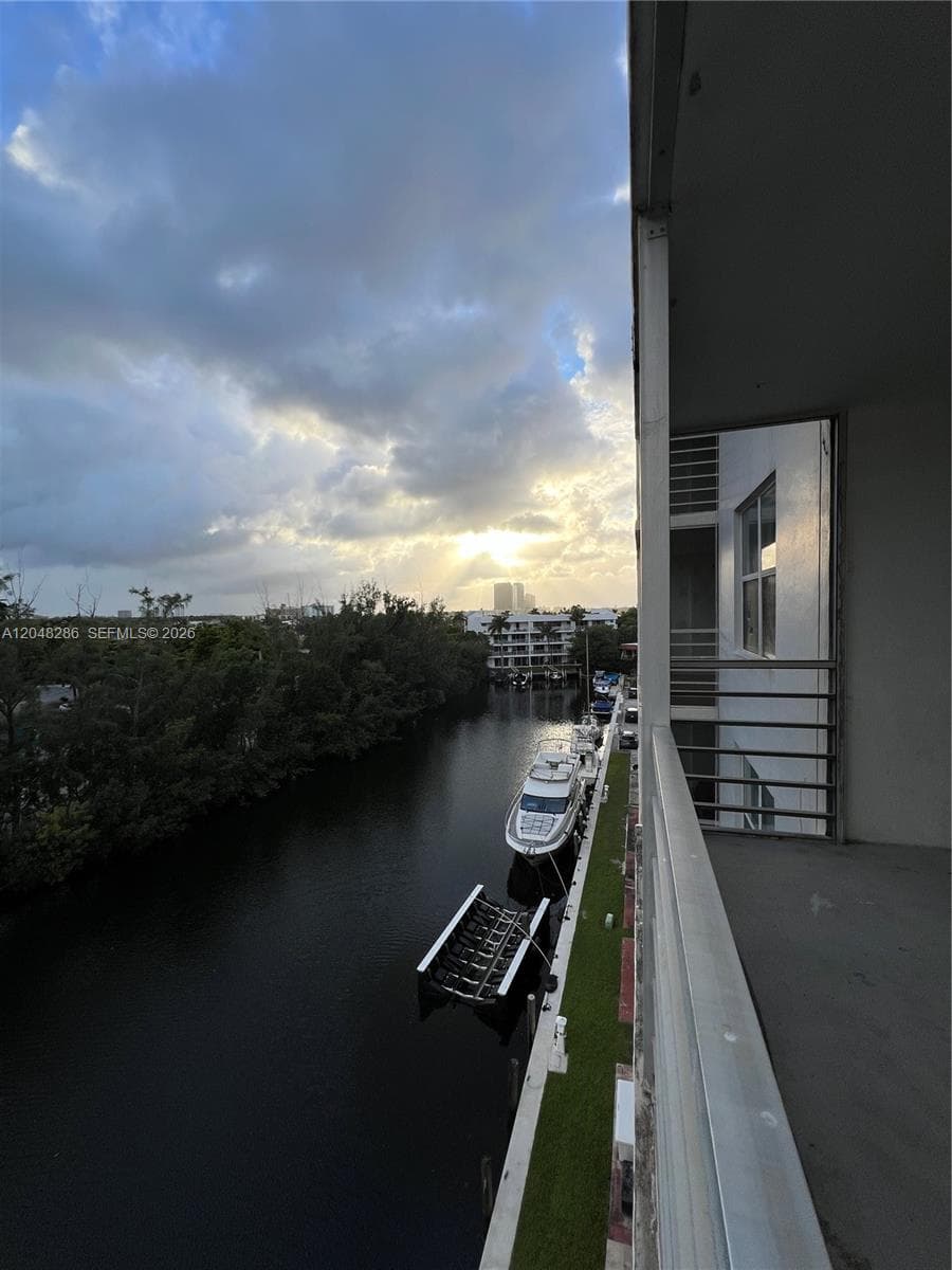EASTERN SHORES WHITEHOUSE · #607 in North Miami Beach - Photo 7