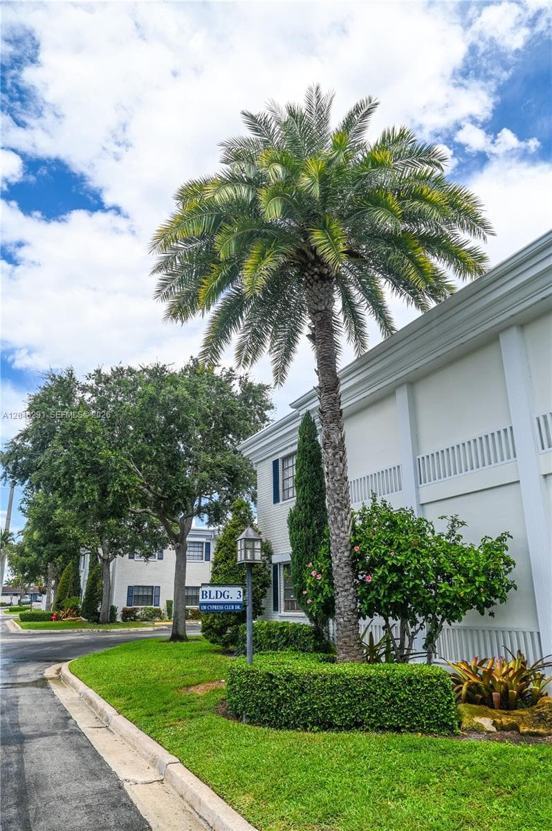 CYPRESS CLUB CONDO · #324 in Pompano Beach - Photo 71