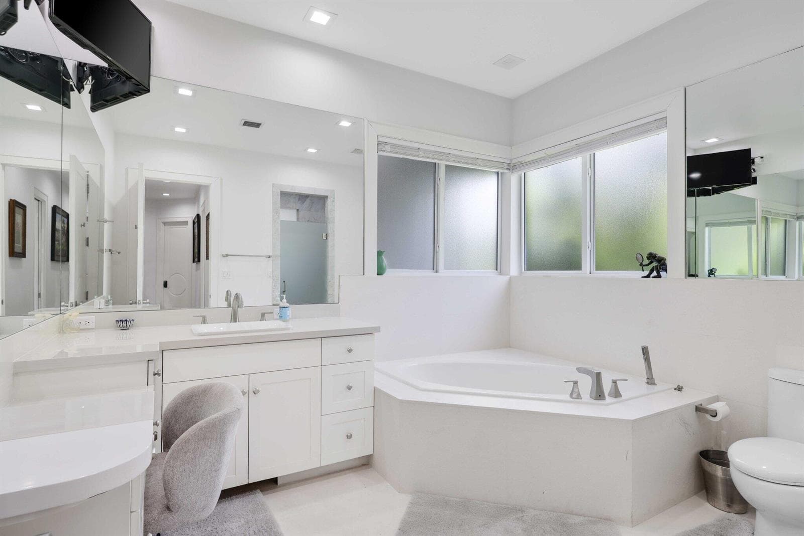 12 Sylvan Lane - 95.jpg-SMALL