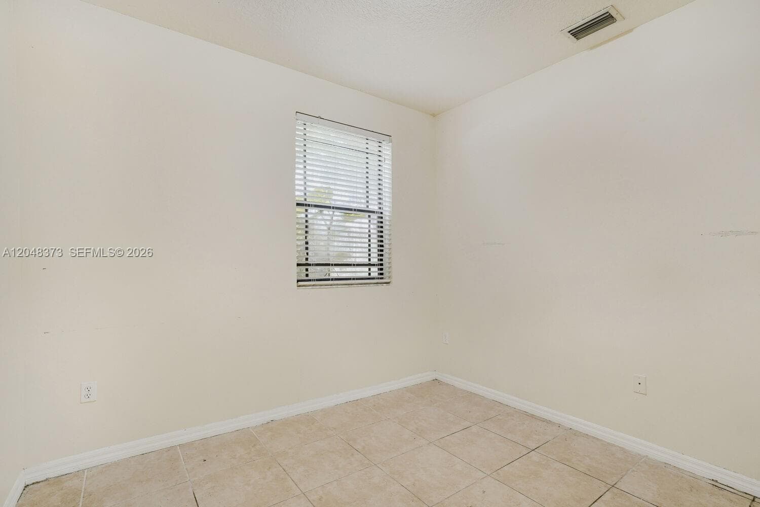 666 NE 35th Ave photo 20