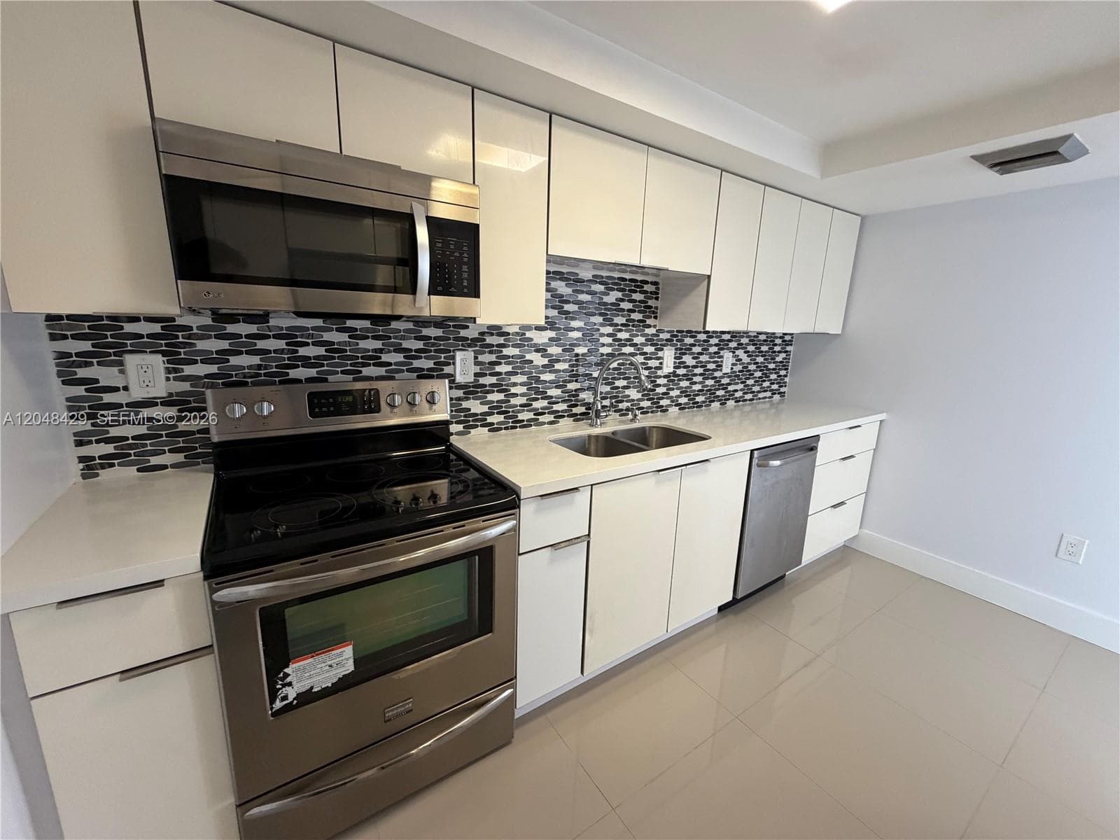 DEL PRADO MARINA · #1802 in Aventura - Photo 11
