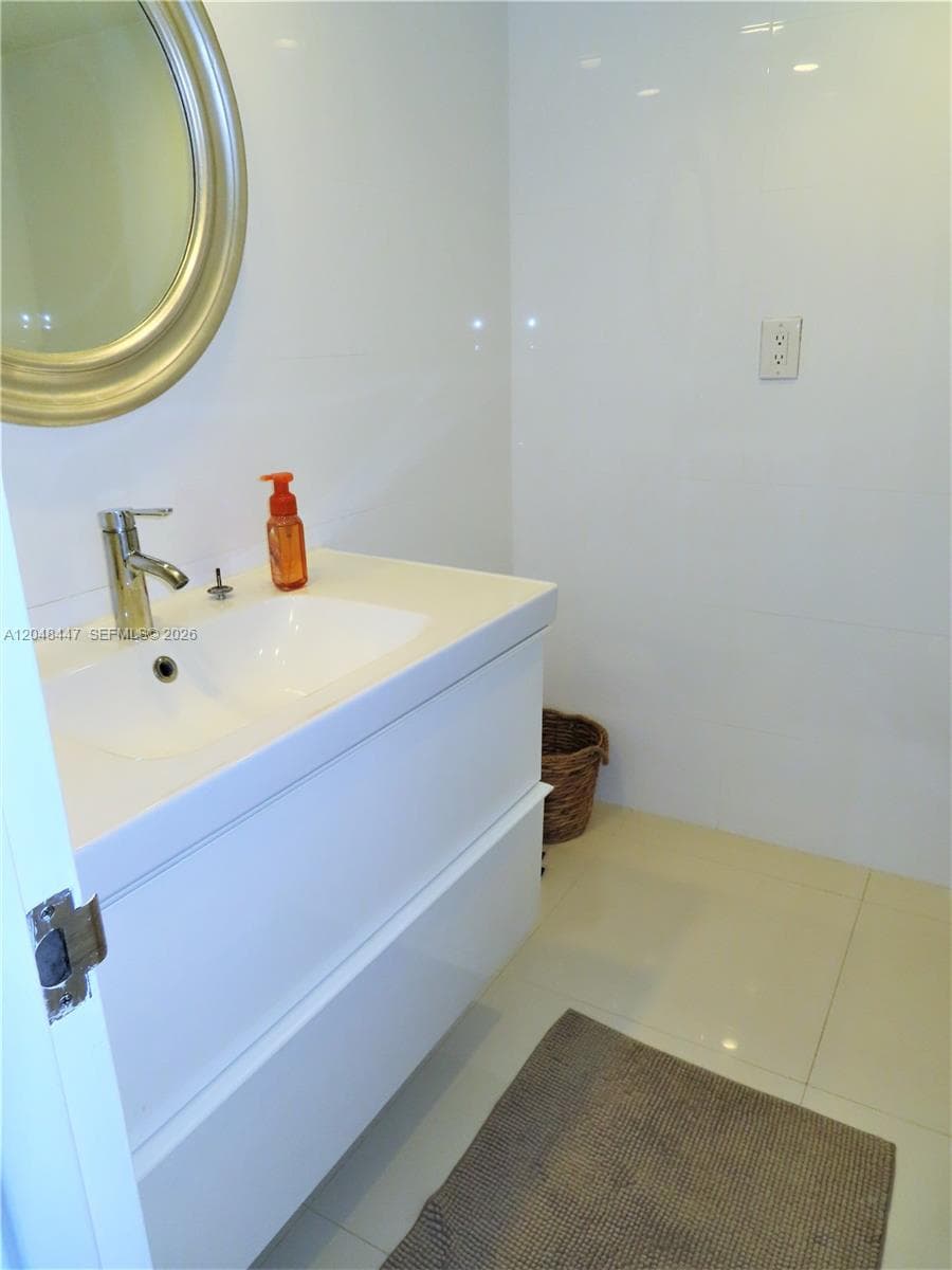ARLEN BEACH CONDO · #1703 in Miami Beach - Photo 20