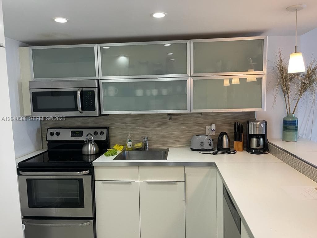 ARLEN BEACH CONDO · #1411 in Miami Beach - Photo 5