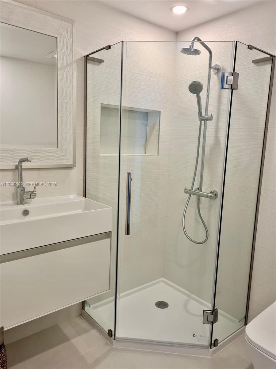 RESIDENCES ON HOLLYWOOD · #721 in Hollywood - Photo 10