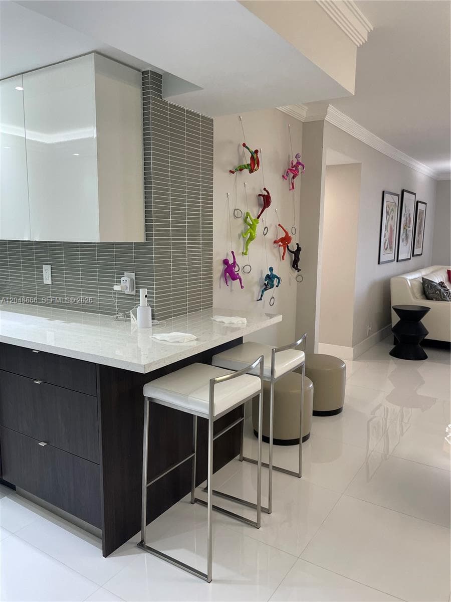 OPEN EAT IN KITCHEN