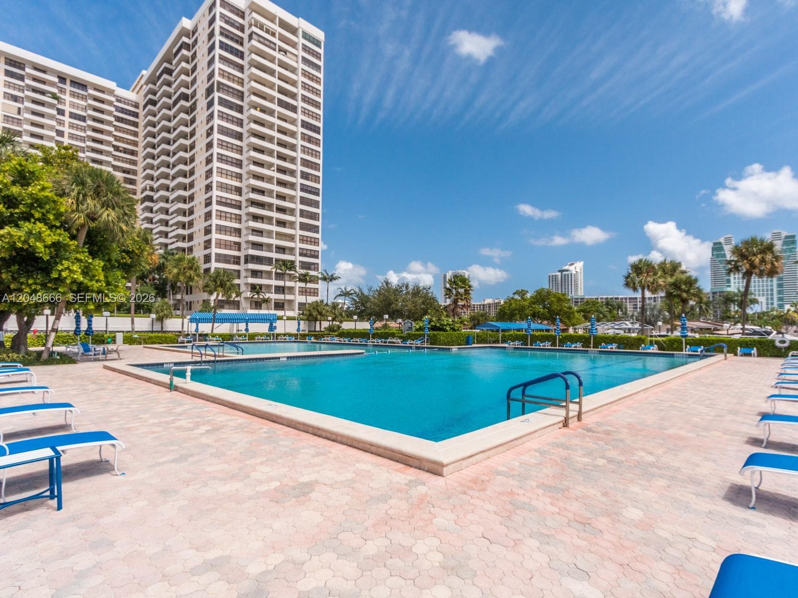 MARINA POOL DECK