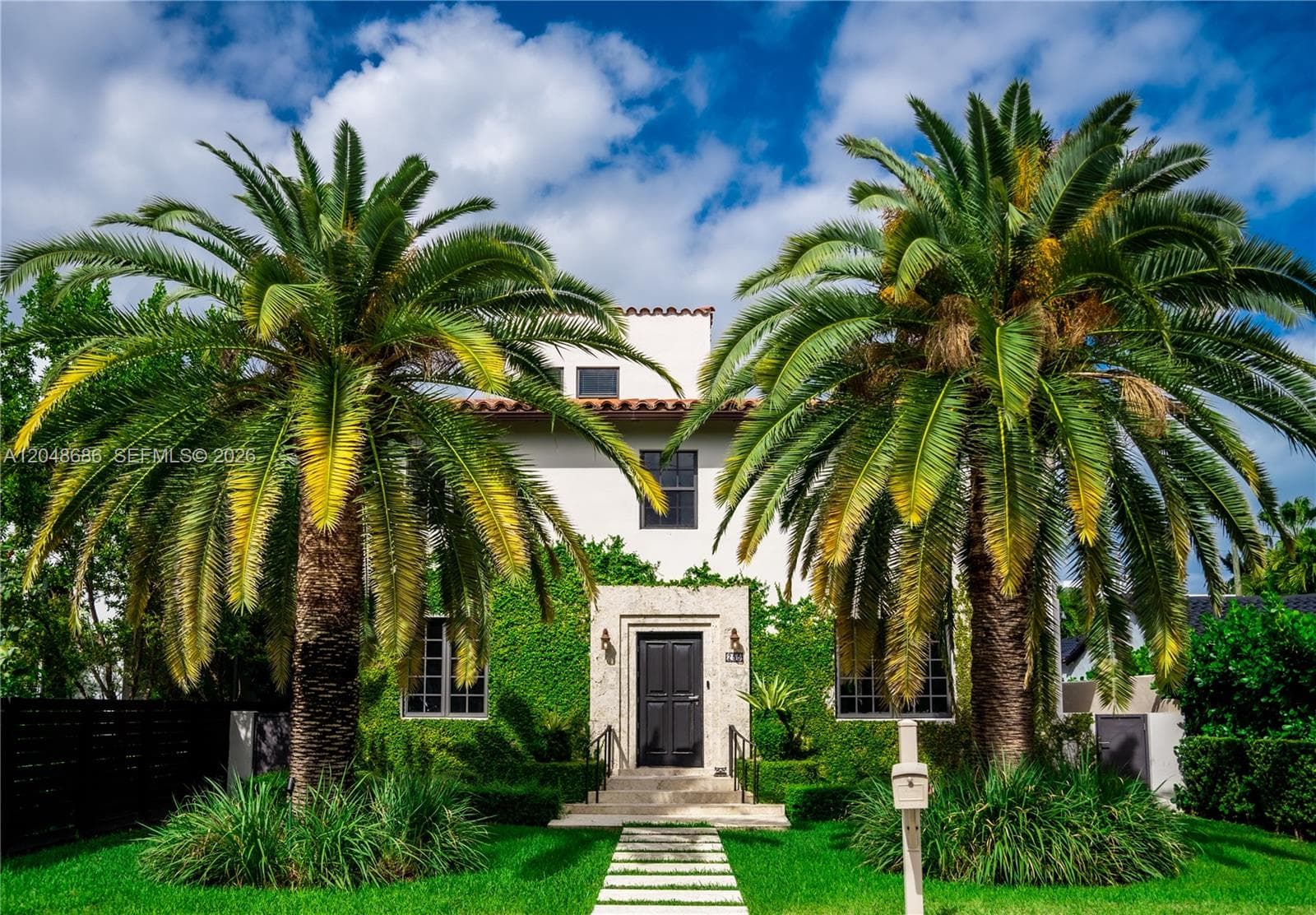 255 PALM AVENUE photo 2