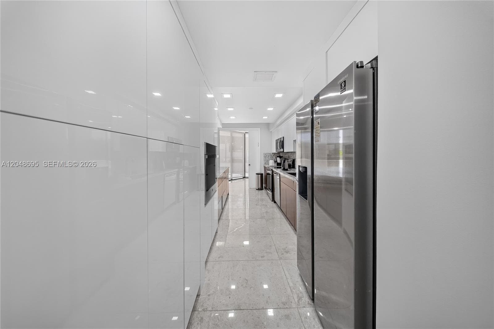 LARGE PANTRY