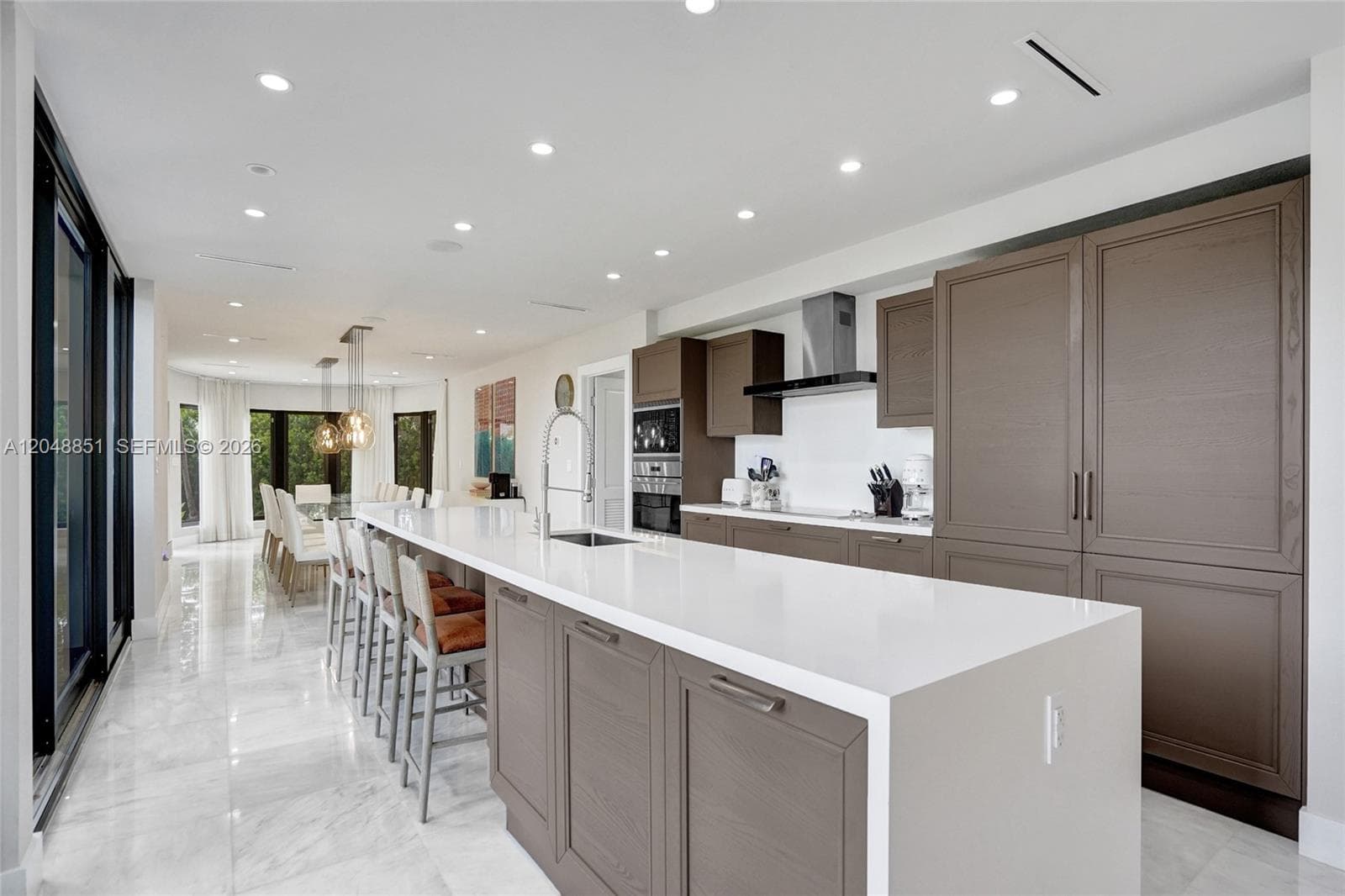 113 Holiday Dr photo 4