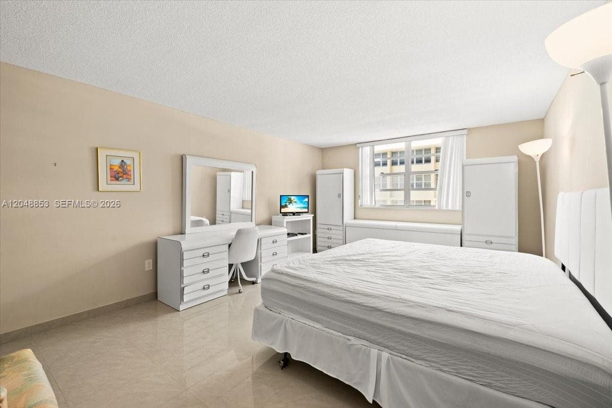 PLAZA TOWERS NORTH CONDO · #911 in Hallandale Beach - Photo 12