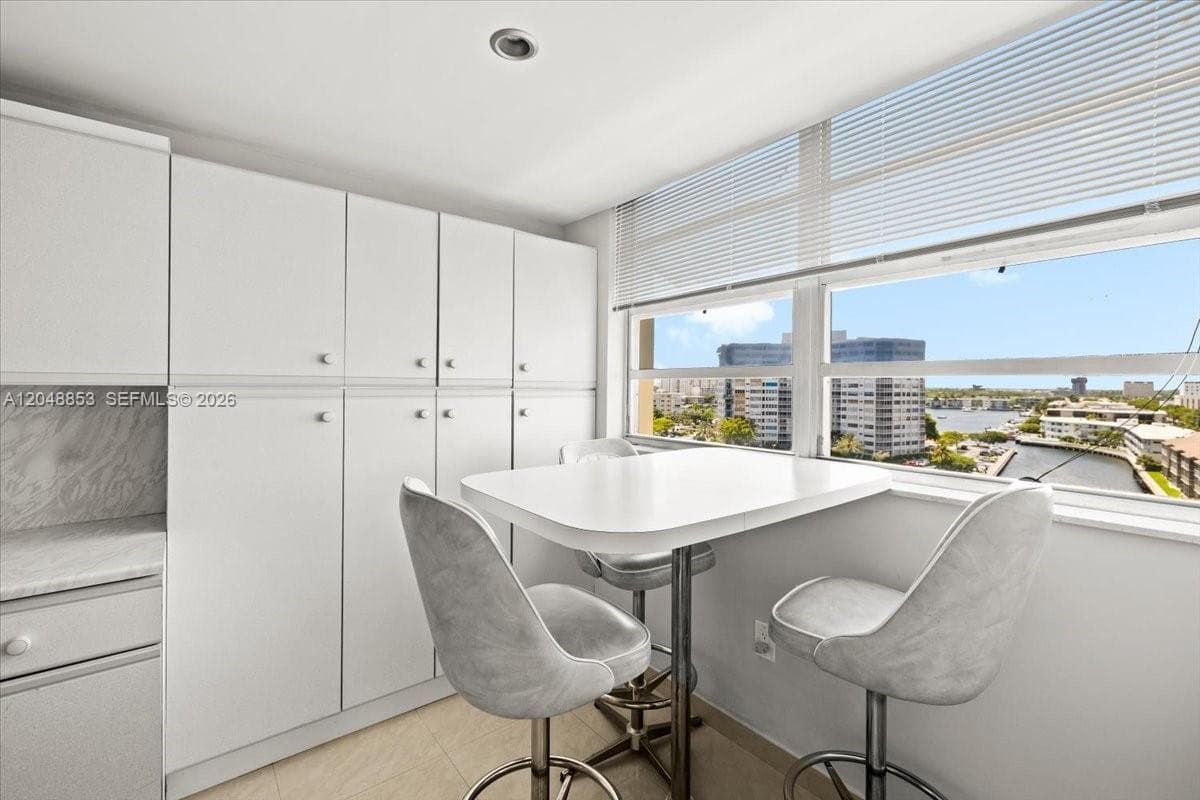 breakfast area overlooking the intracoastal