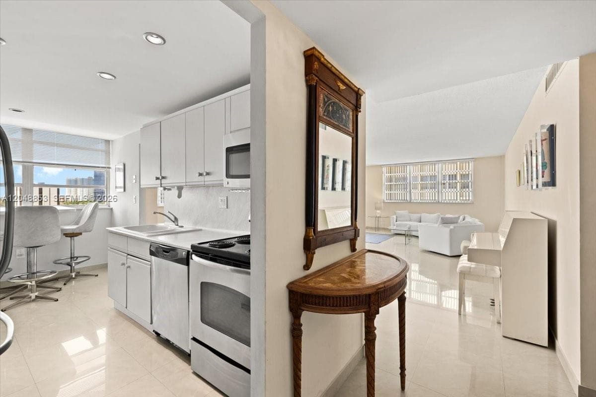 Kitchen and front entry area, nice breakfast table in front of the Intracoastal