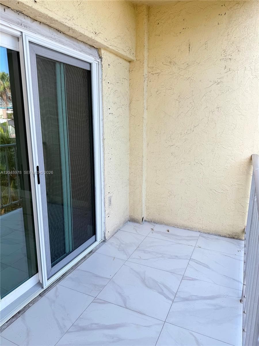 RIO CRISTAL CONDO · #306C in Miami - Photo 4