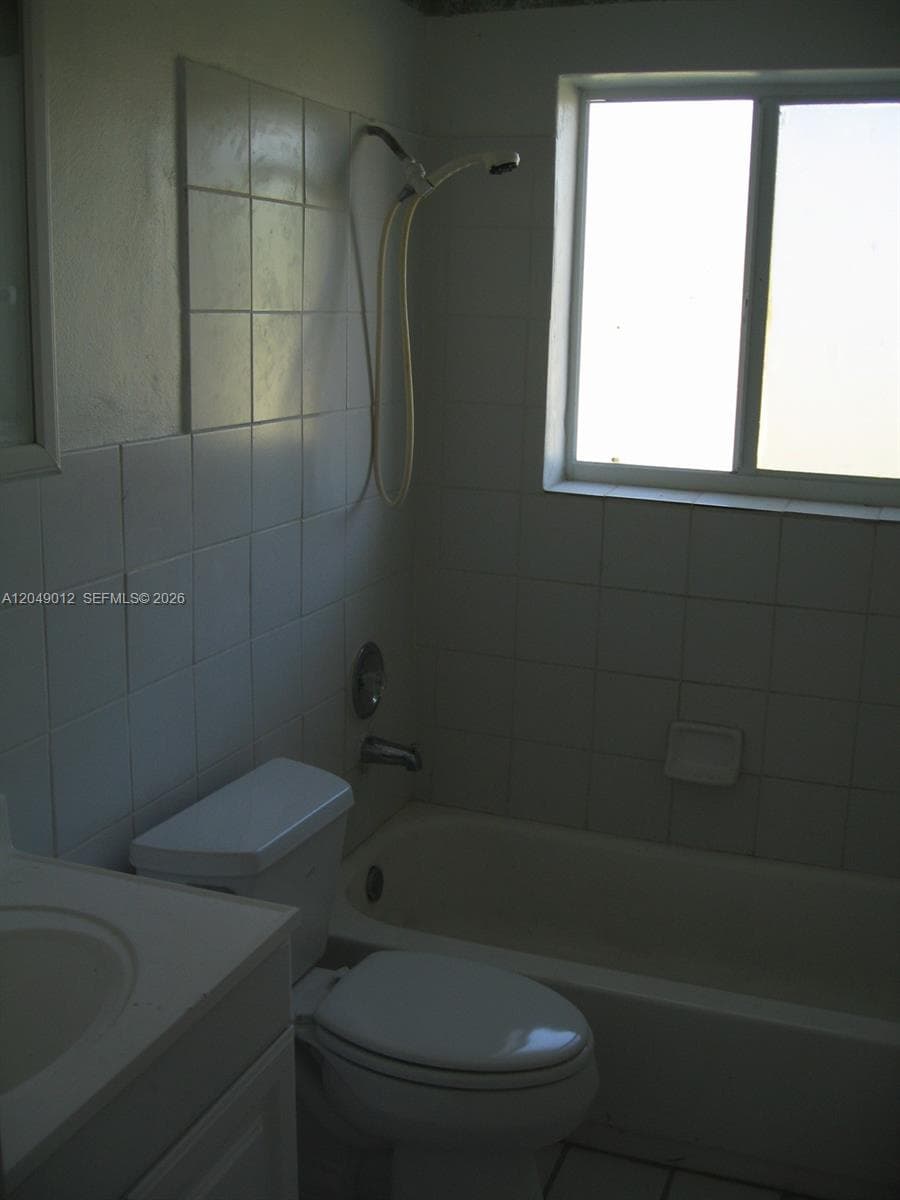 136 NW 14th Way #. photo 6