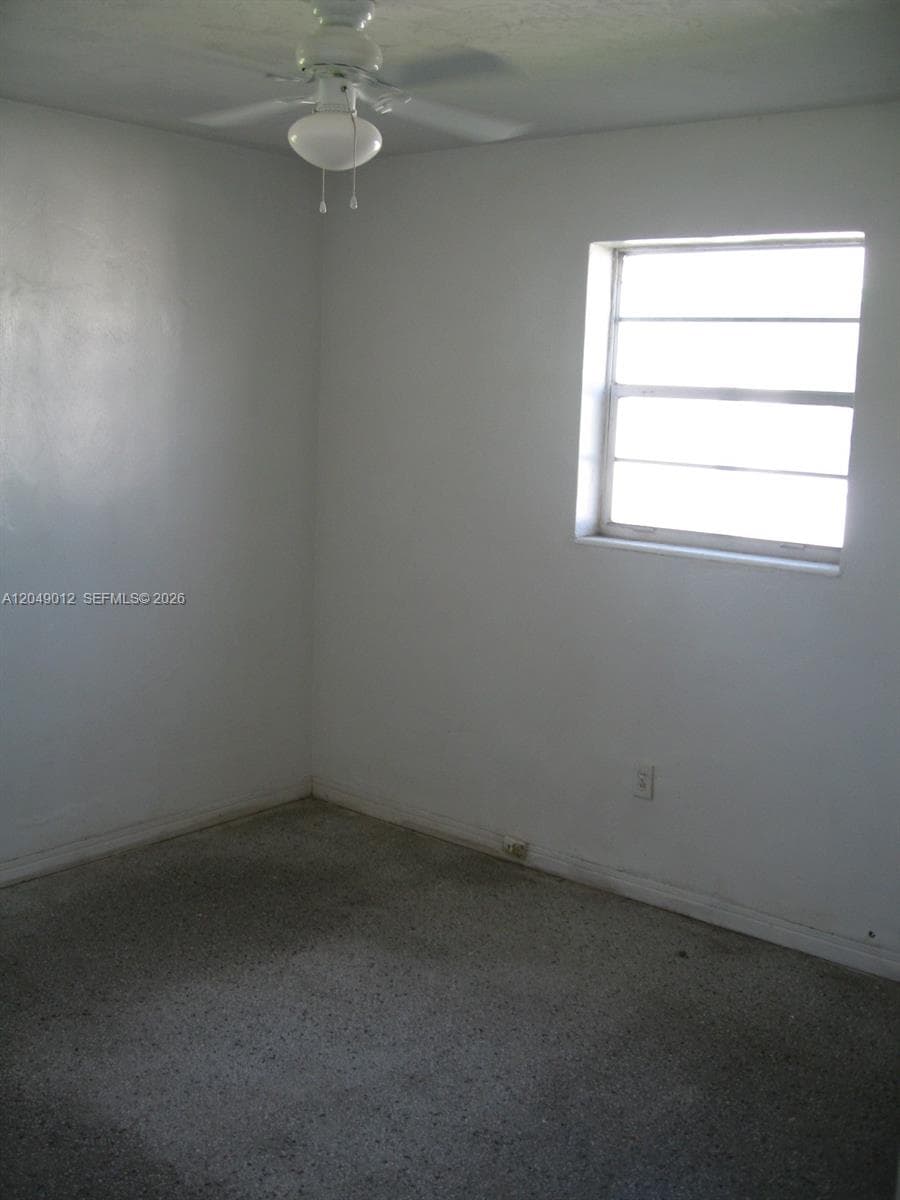 136 NW 14th Way #. photo 8