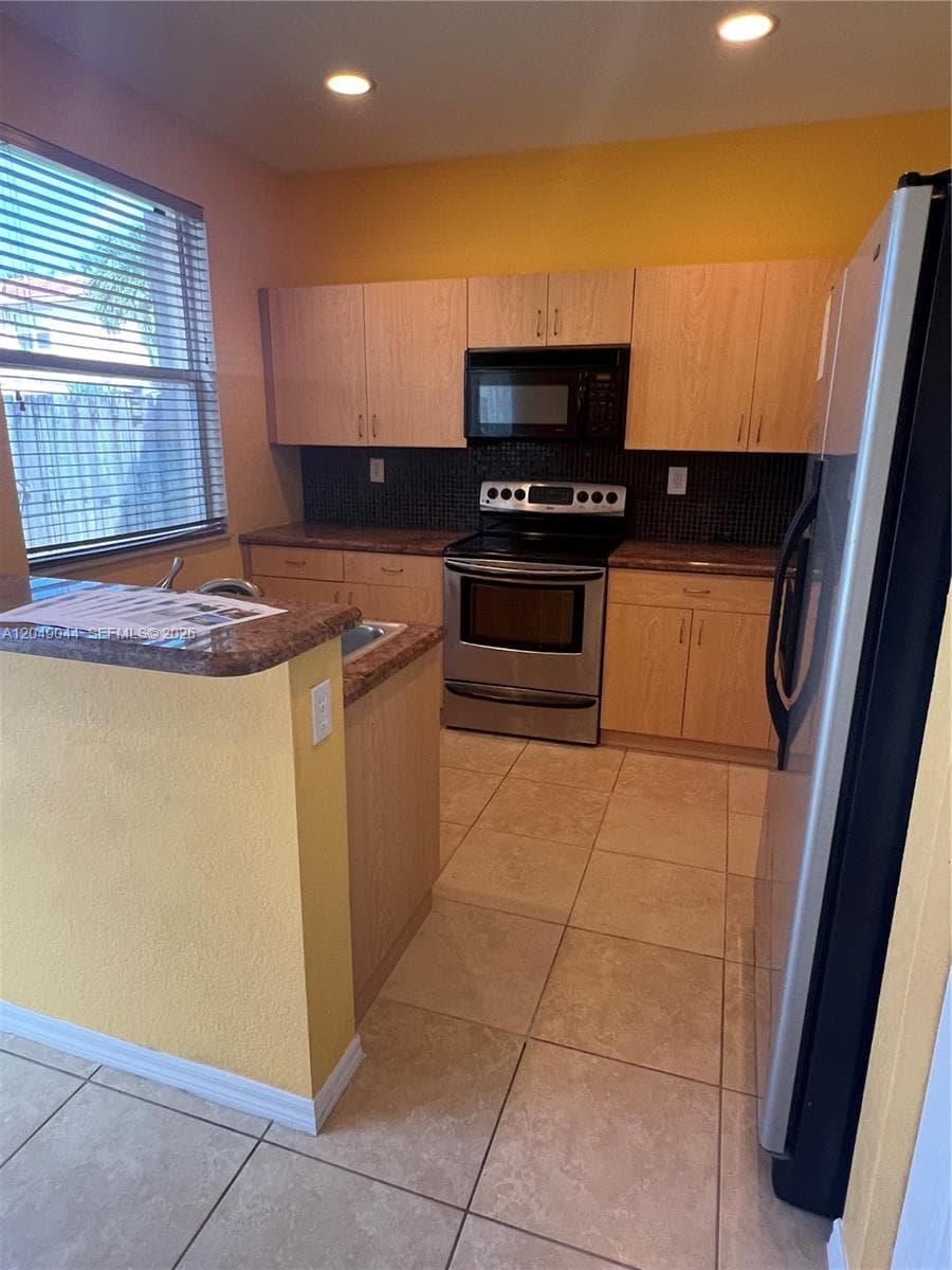 1430 SE 18th Pl photo 5
