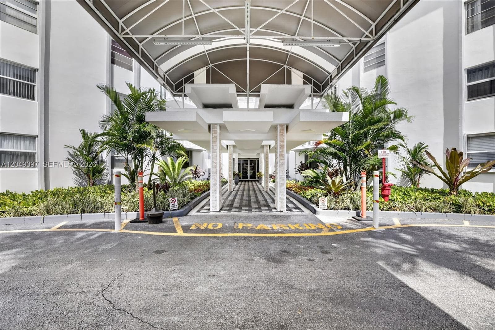 ¤CHELSEA BAYVIEW CONDO · #225 in Hallandale Beach - Photo 2
