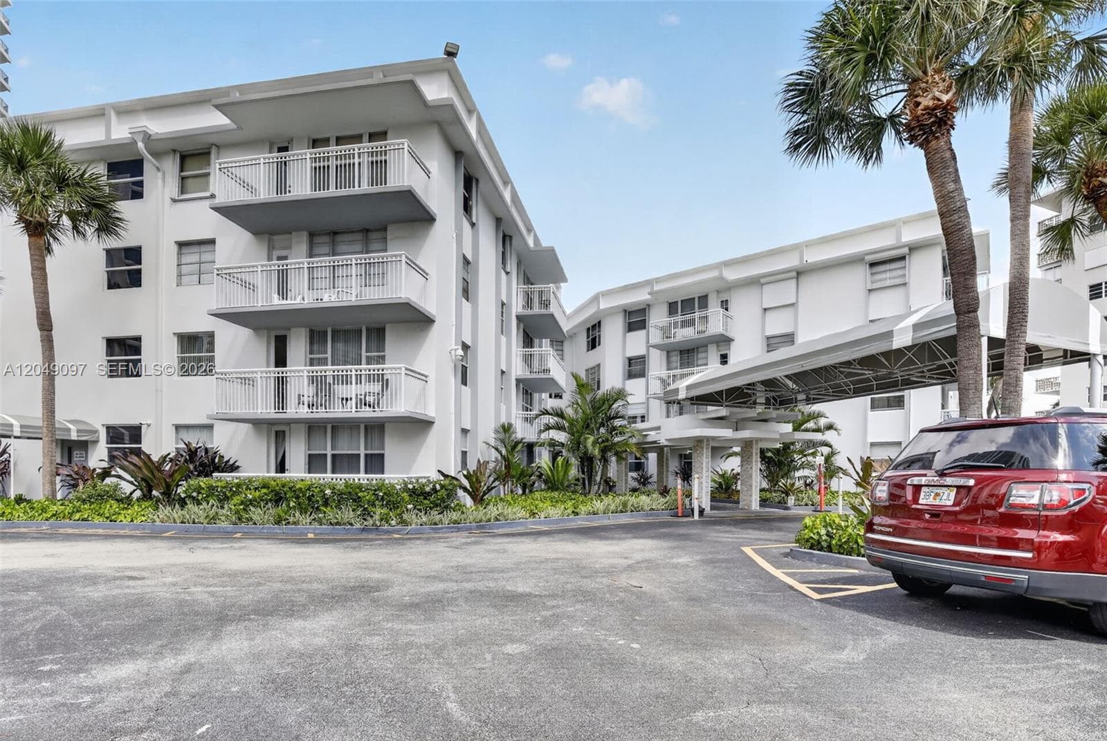 ¤CHELSEA BAYVIEW CONDO · #225 in Hallandale Beach - Photo 3