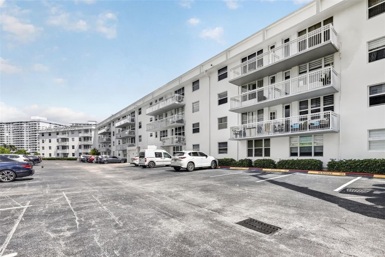 ¤CHELSEA BAYVIEW CONDO · #225 in Hallandale Beach - Photo 4