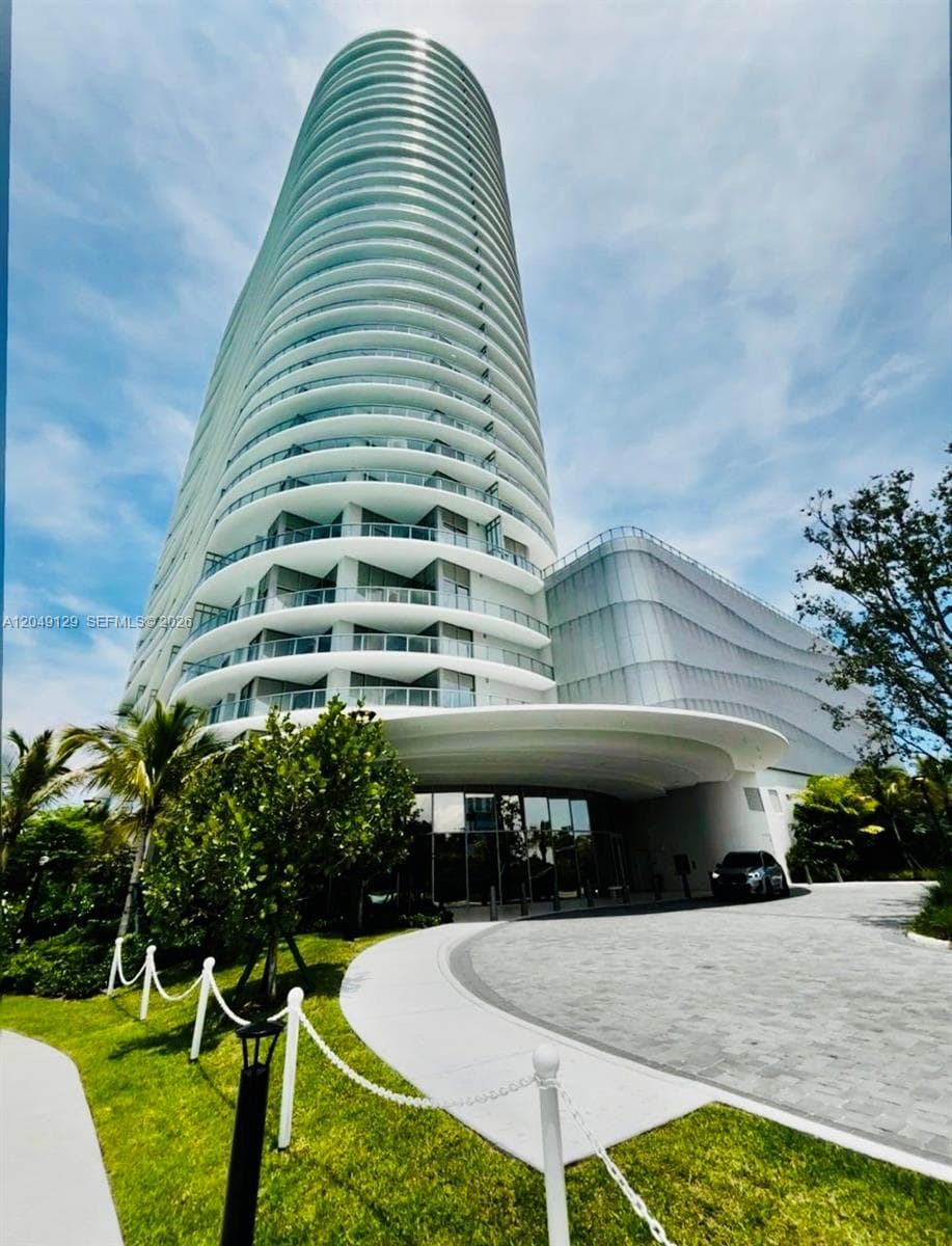 2411 Laguna Circle North · #1411 in Miami - Photo 4