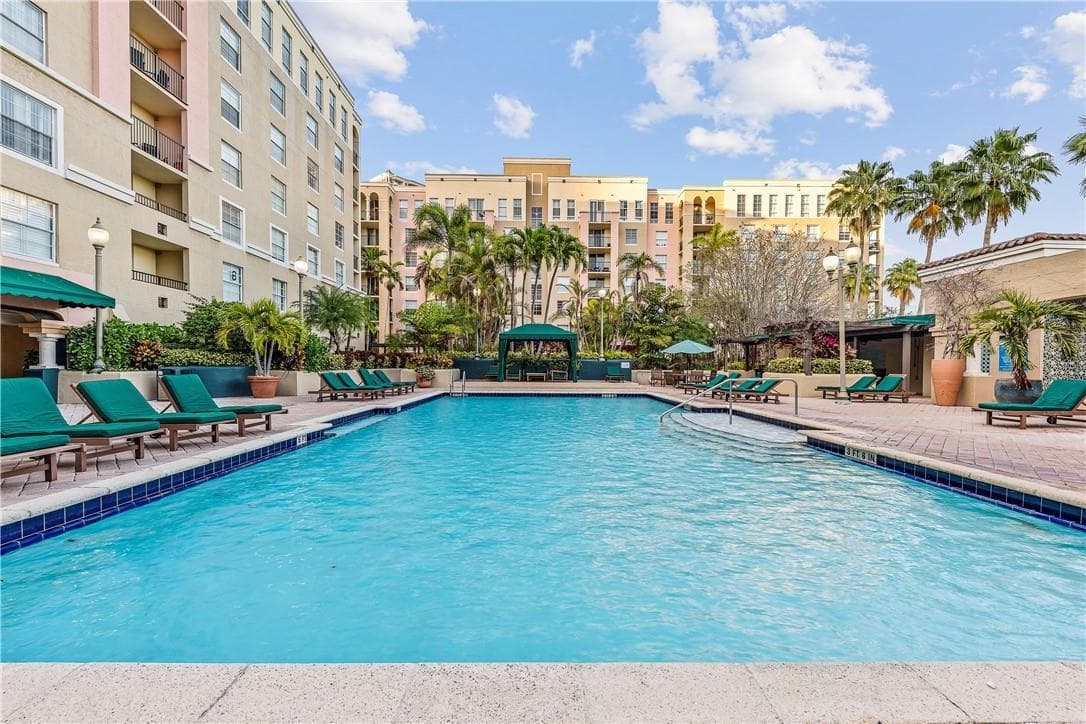 Las Olas by the River Pool