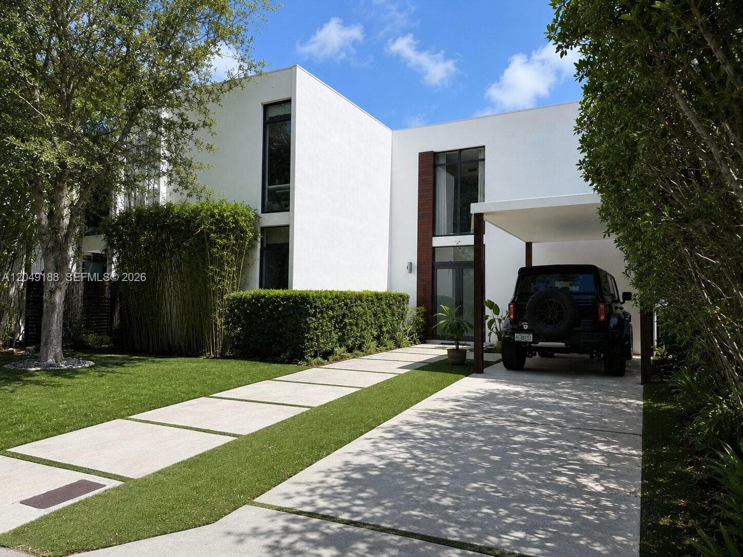 8631 Arboretum Ln photo 2