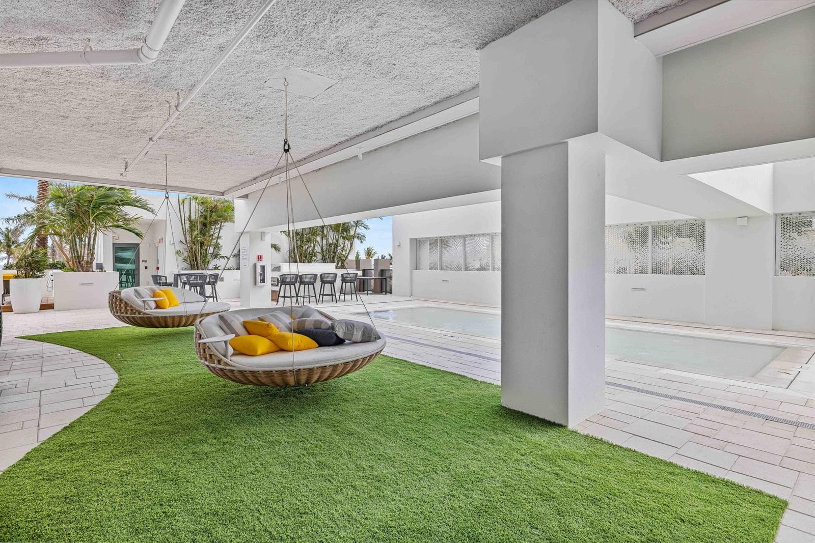 Beachside Lounge