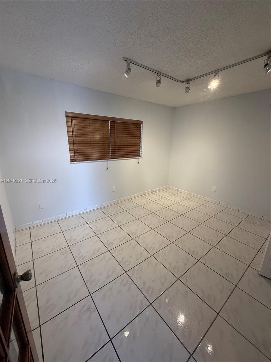 FOX CHASE CONDO #2 · #420 in Miami - Photo 12