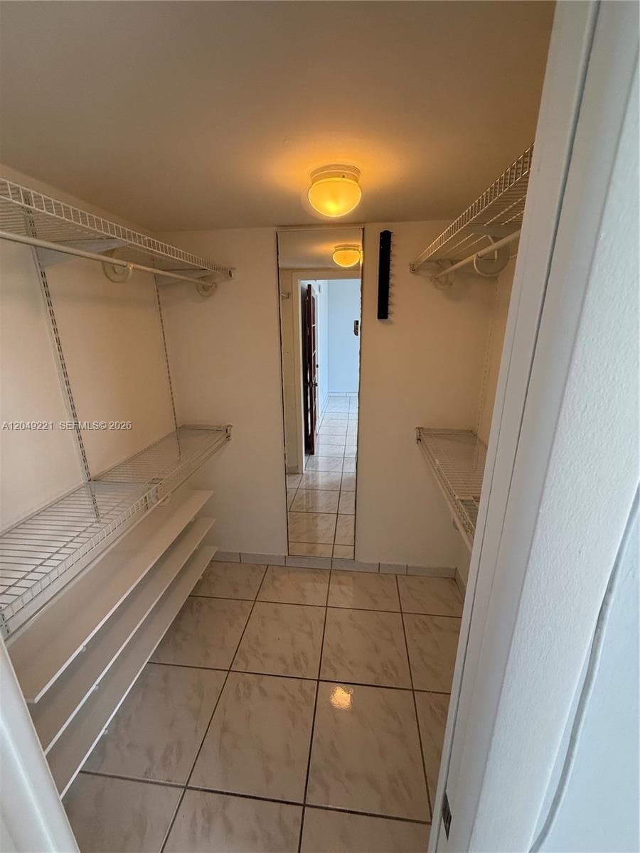 FOX CHASE CONDO #2 · #420 in Miami - Photo 18