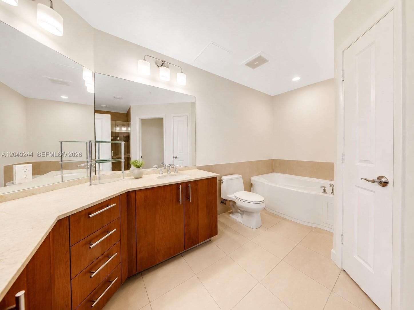 OCEAN MARINE YACHT CLUB C · #714 in Hallandale Beach - Photo 7