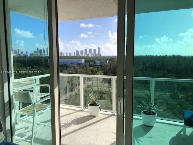 THE OAKS I CONDO · #1101 in North Miami - Photo 4