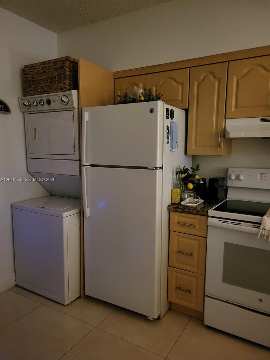 BLUE LAGOON CONDO · #205 in Miami - Photo 5