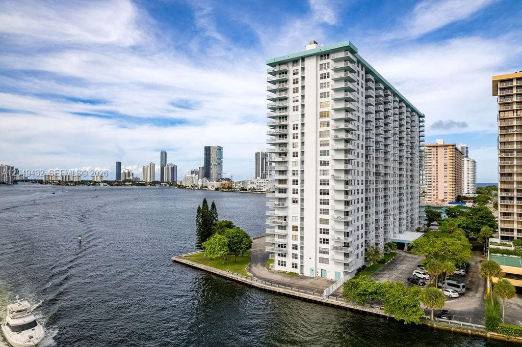 WINSTON TOWERS 500 CONDO · #L05 in Sunny Isles Beach - Photo 2