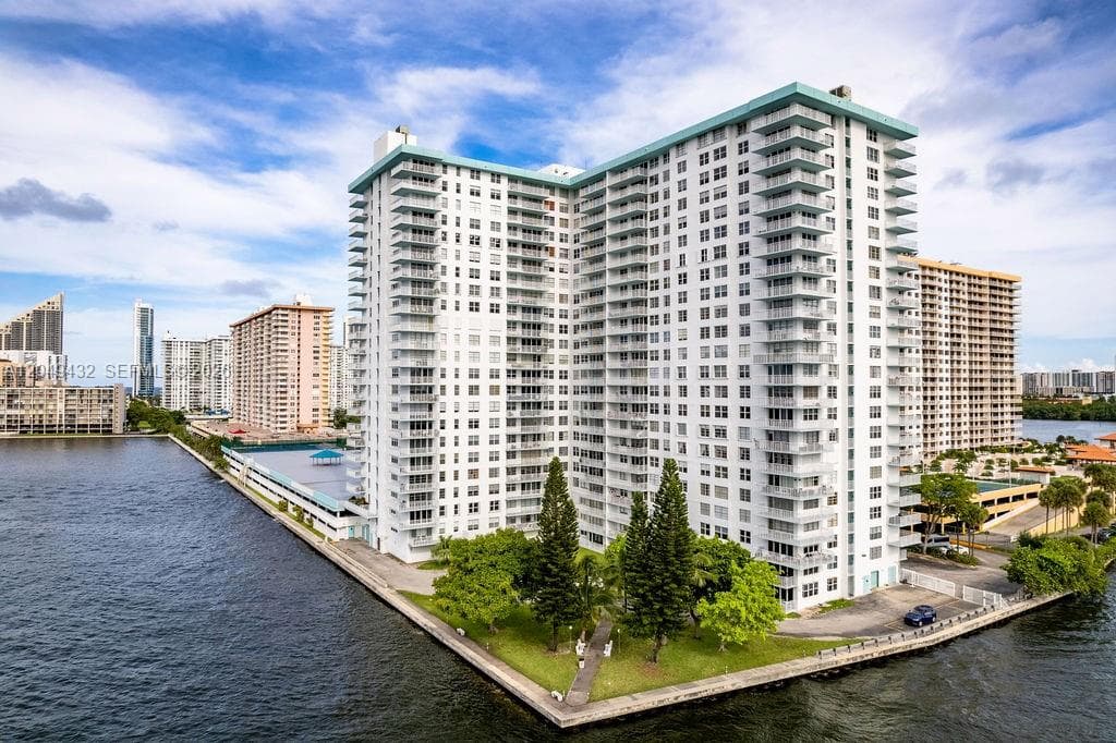 WINSTON TOWERS 500 CONDO · #L05 in Sunny Isles Beach - Photo 1