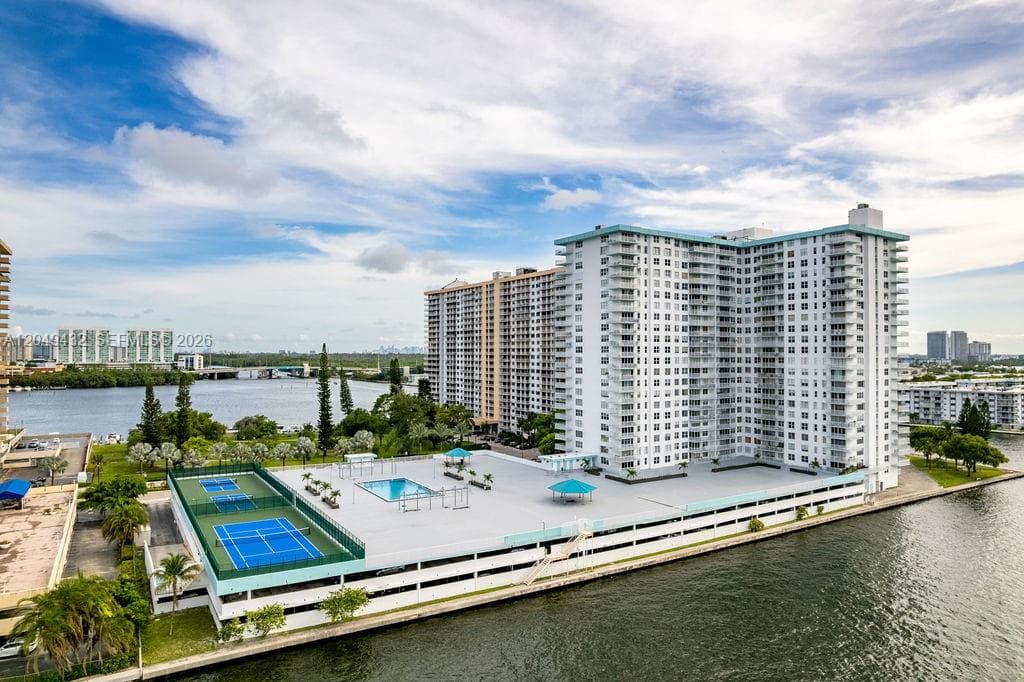 WINSTON TOWERS 500 CONDO · #L05 in Sunny Isles Beach - Photo 4